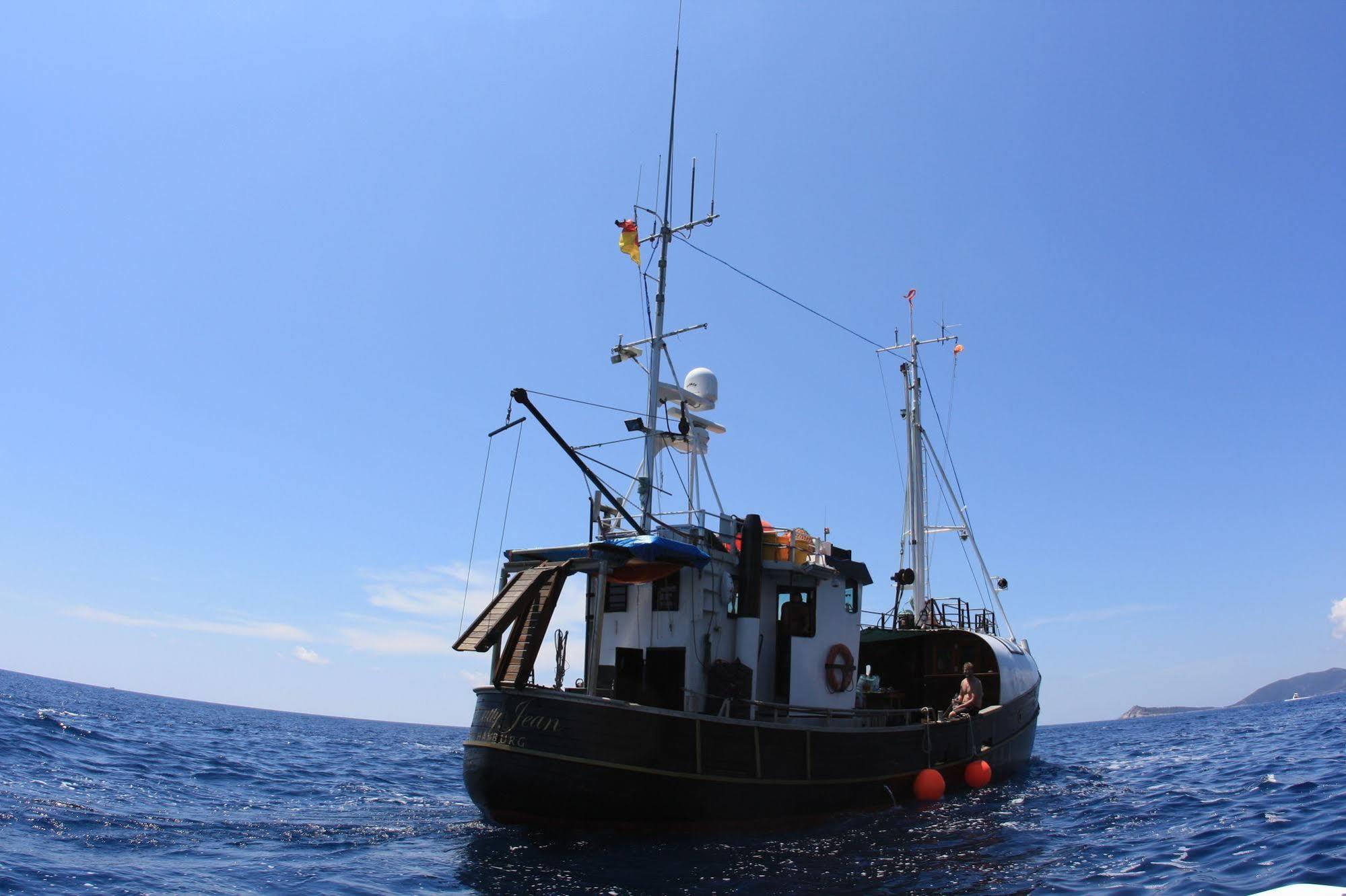 Boat Ms Cutty Jean Hotel Sliema Exterior photo